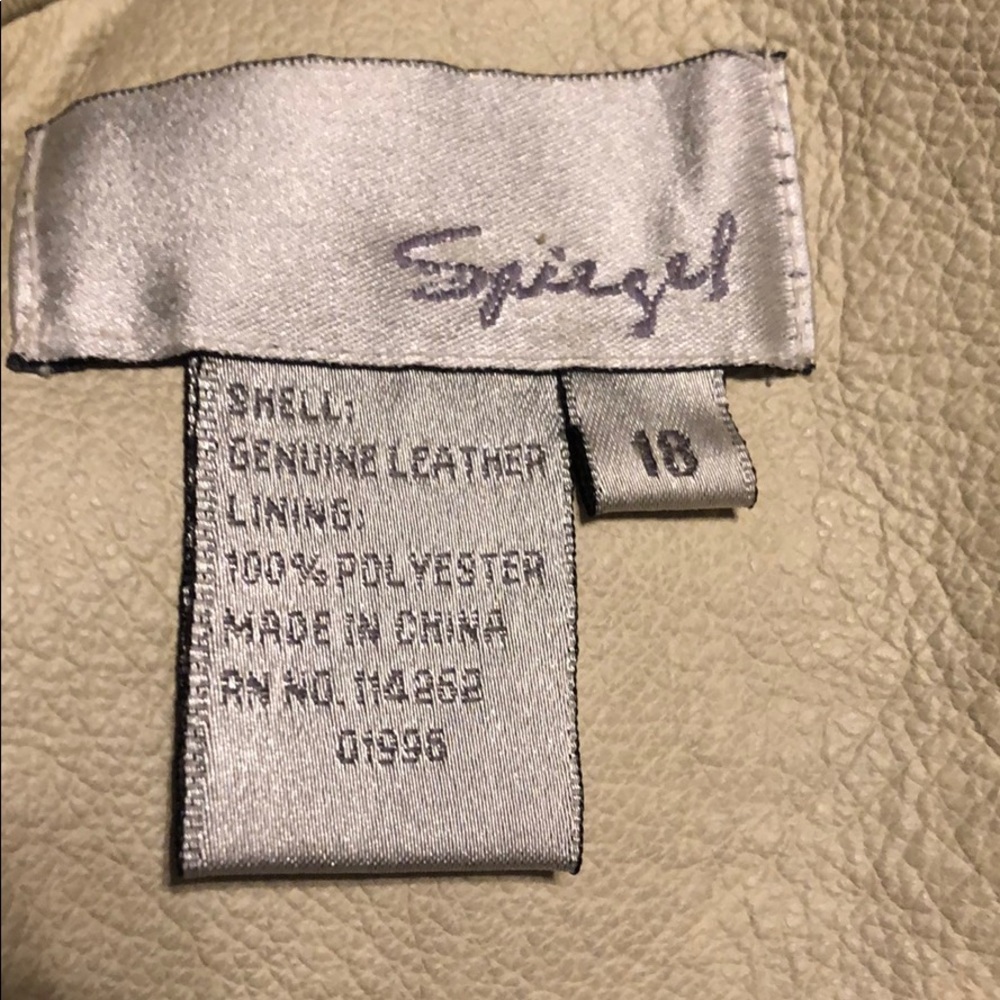 Woman's leather coat! Like new 👀